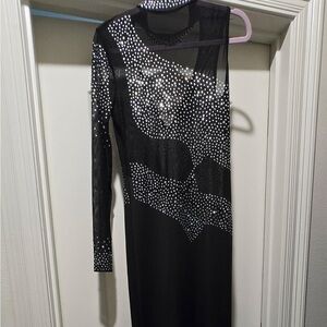 Elegant Black and White Long Sleeve Dress